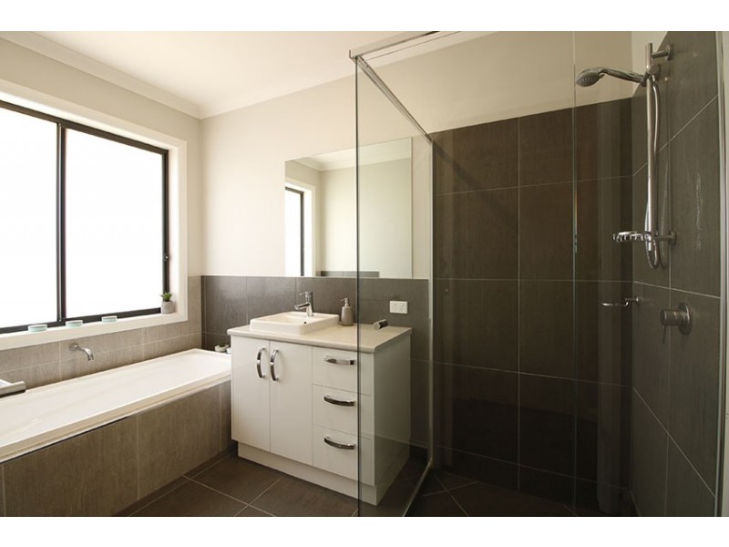 130 Litchfield Drive, Thurgoona NSW 2640