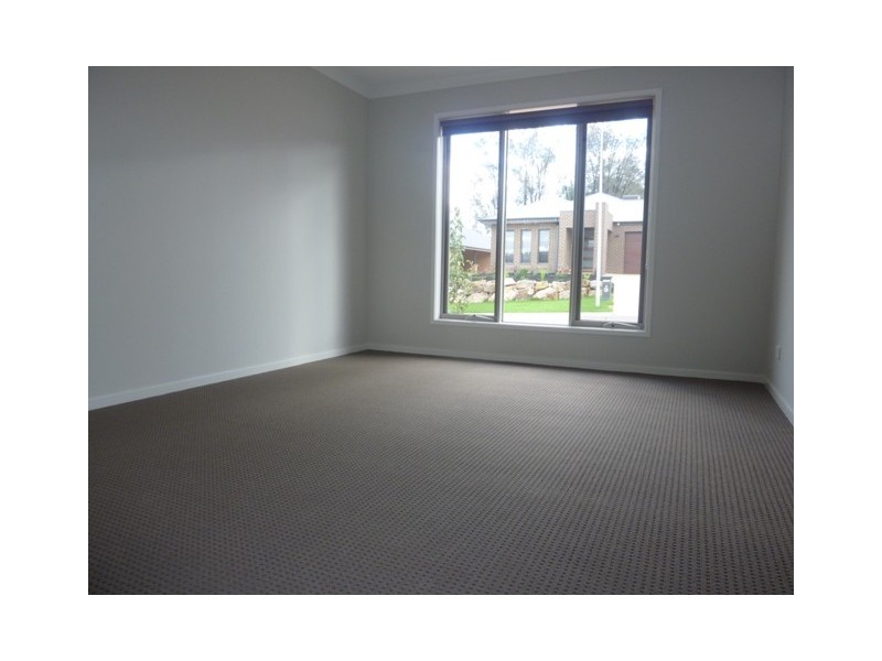 8 Henschke Avenue, Thurgoona NSW 2640