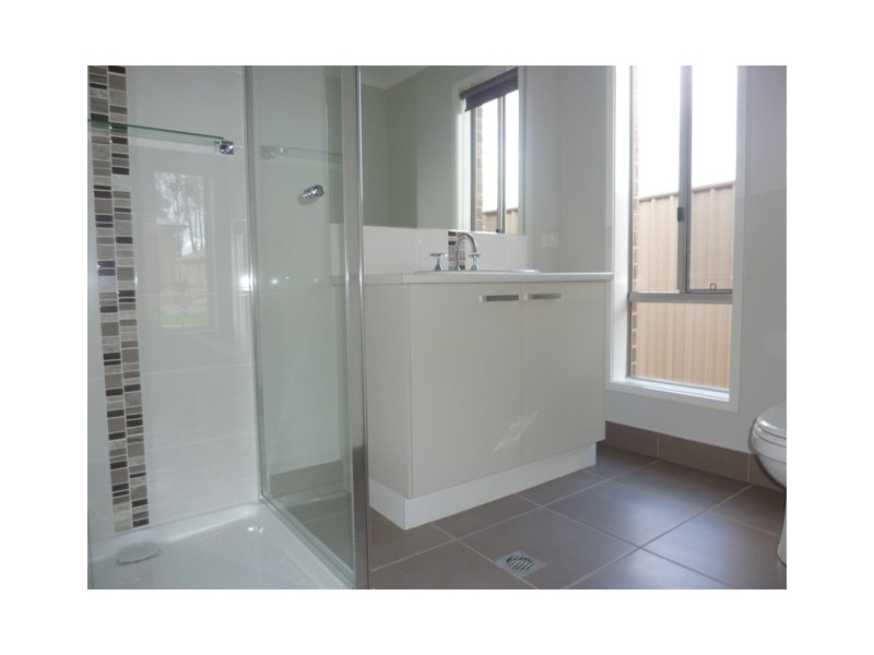 8 Henschke Avenue, Thurgoona NSW 2640