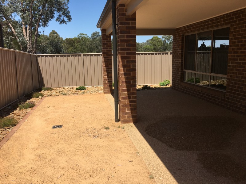 8 Henschke Avenue, Thurgoona NSW 2640