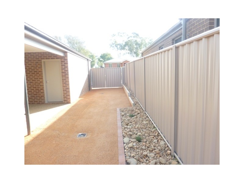 8 Henschke Avenue, Thurgoona NSW 2640