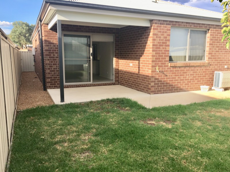 5/110 Greta Drive, Lavington NSW 2641