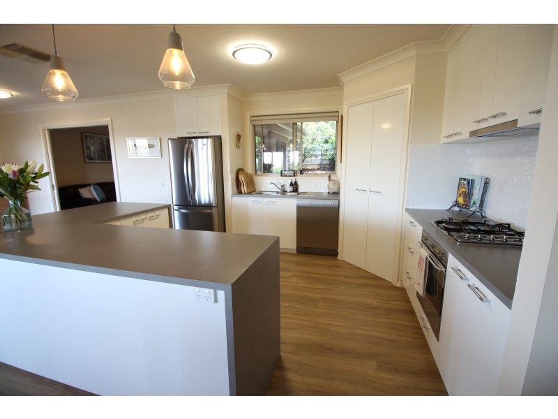 43 Sunrise Terrace, East Albury NSW 2640