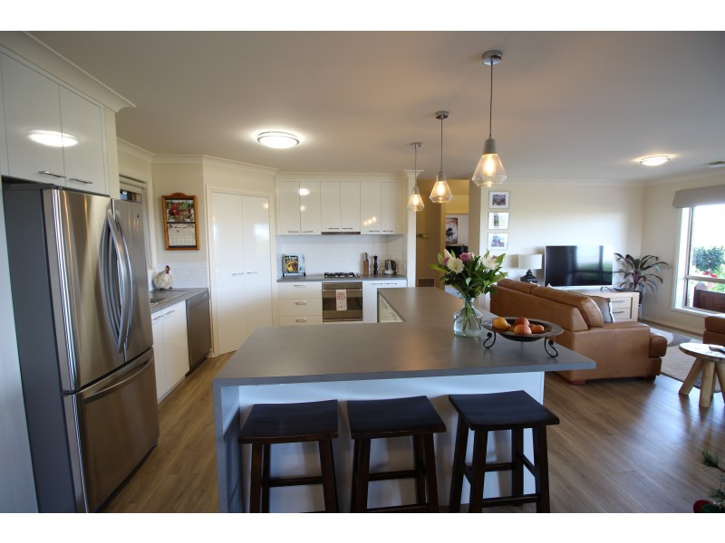 43 Sunrise Terrace, East Albury NSW 2640