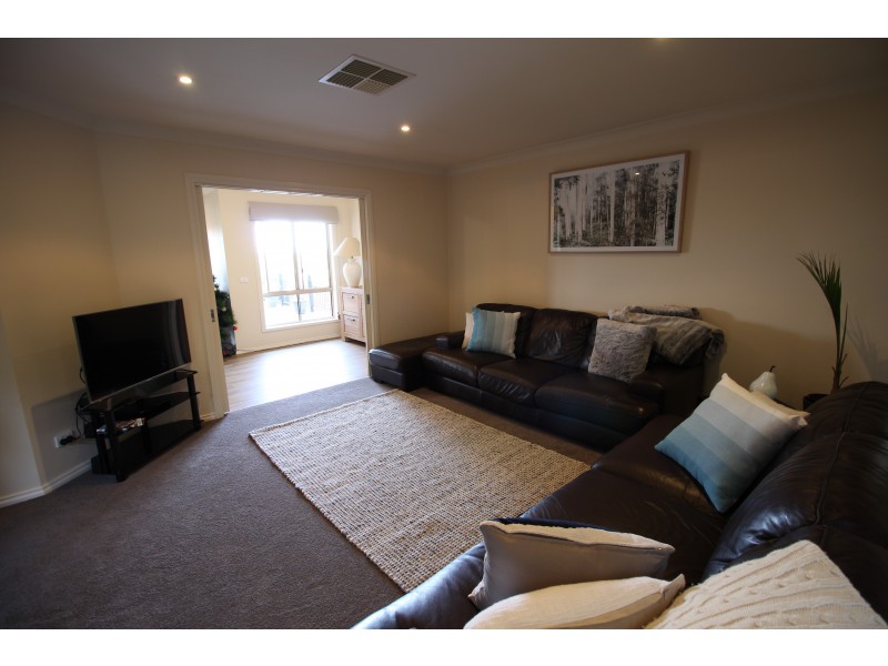 43 Sunrise Terrace, East Albury NSW 2640