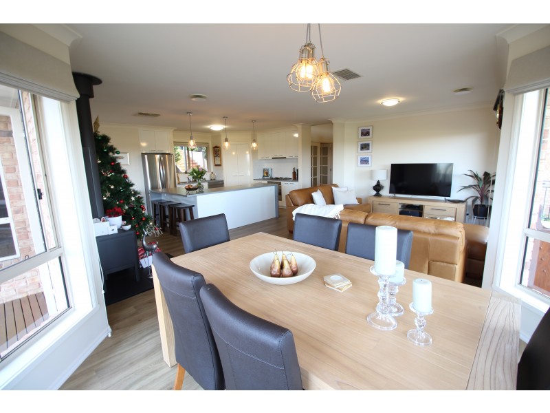 43 Sunrise Terrace, East Albury NSW 2640