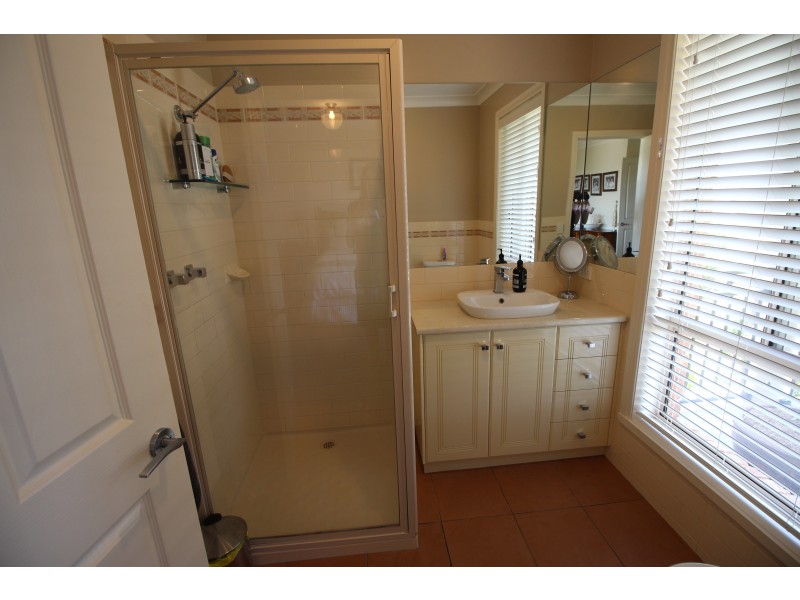 43 Sunrise Terrace, East Albury NSW 2640