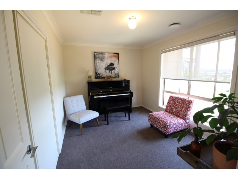 43 Sunrise Terrace, East Albury NSW 2640