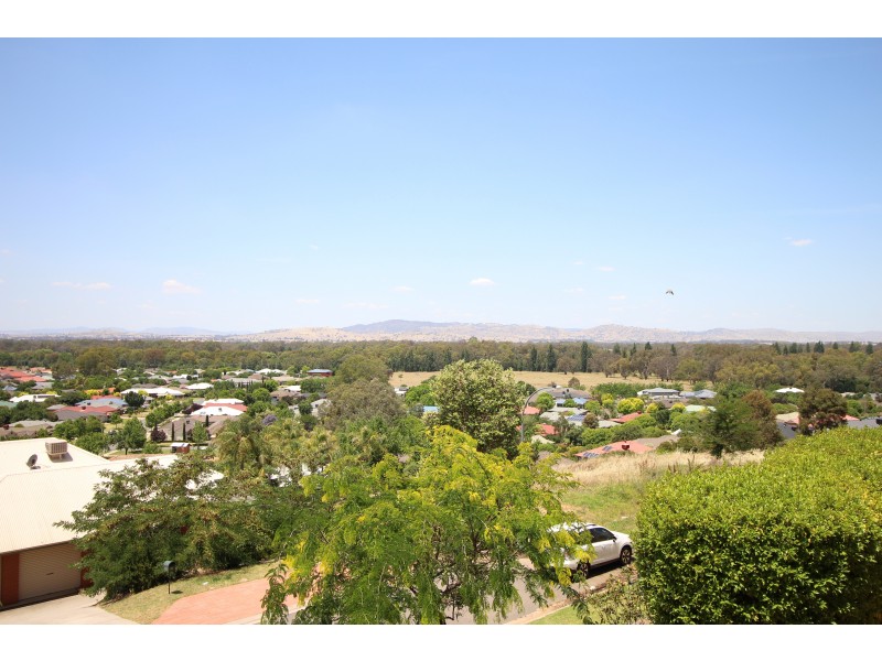 43 Sunrise Terrace, East Albury NSW 2640
