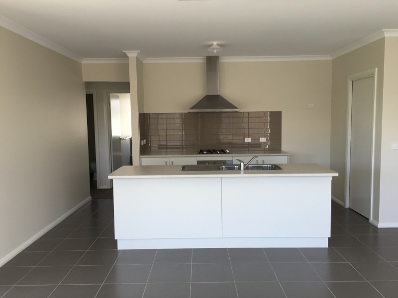 100 Greta Drive, Lavington NSW 2641