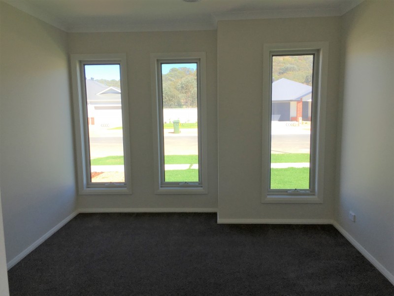 100 Greta Drive, Lavington NSW 2641