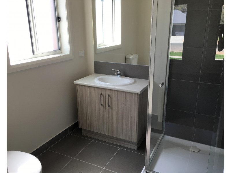 100 Greta Drive, Lavington NSW 2641