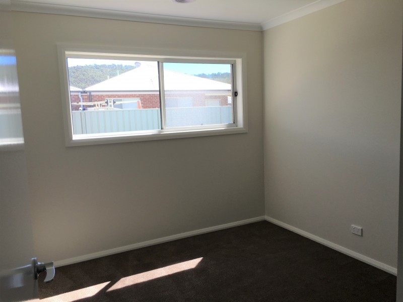 100 Greta Drive, Lavington NSW 2641