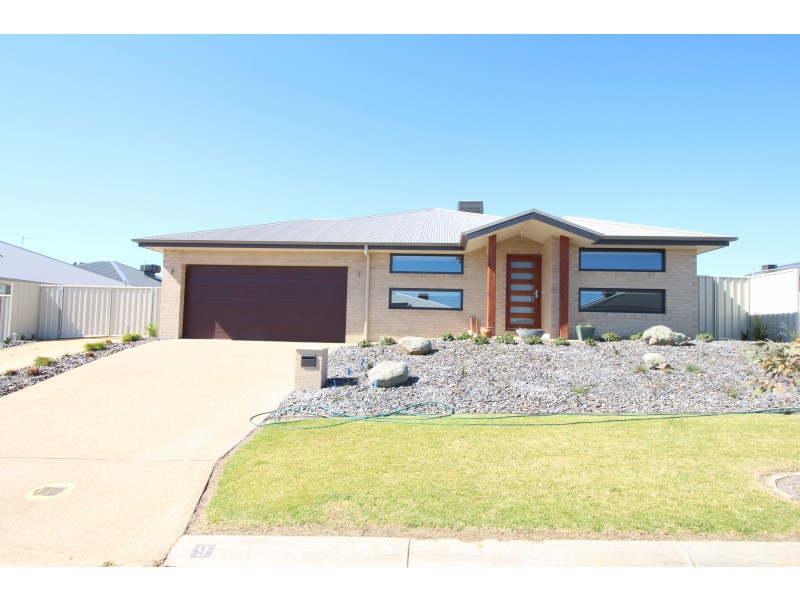 9 Muster Court, Thurgoona NSW 2640