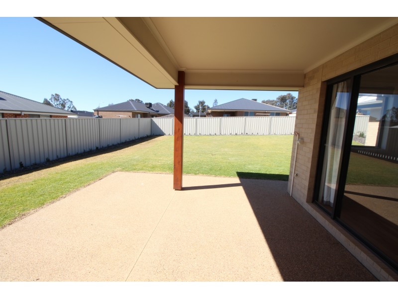 9 Muster Court, Thurgoona NSW 2640