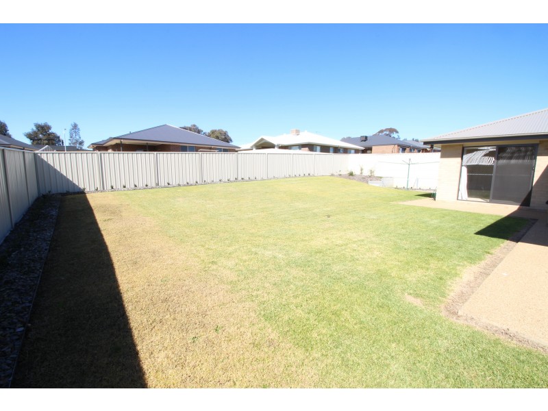 9 Muster Court, Thurgoona NSW 2640