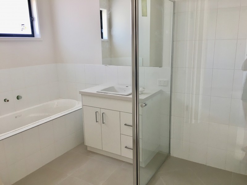 16 Lea Court, Lavington NSW 2641