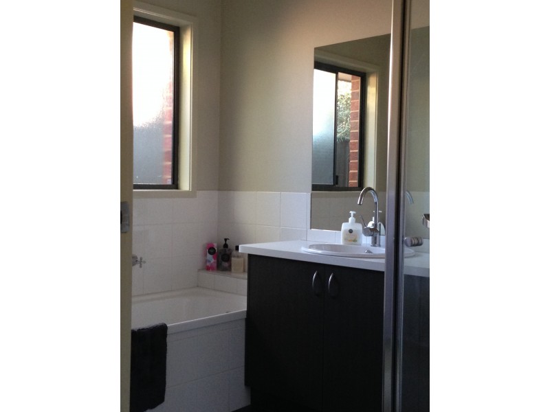 6 Redgum Court, East Albury NSW 2640