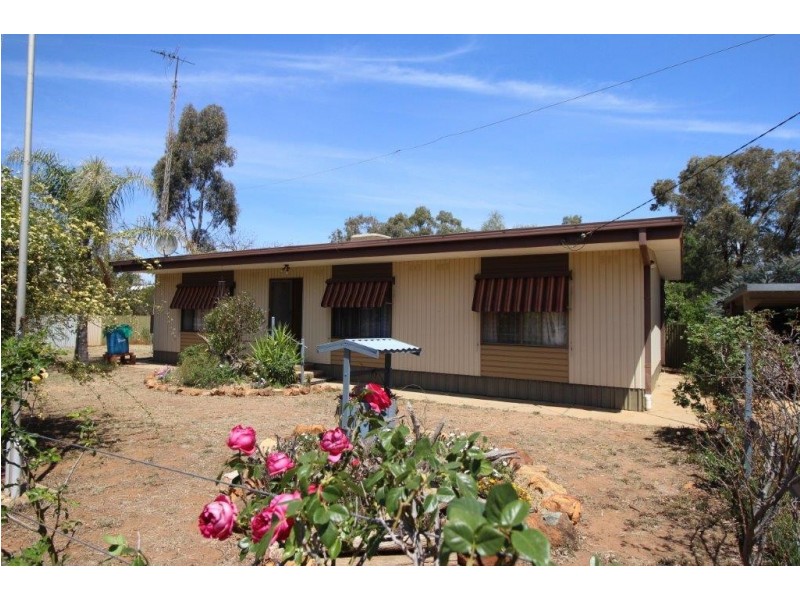 9 Lachlan Street, Boree Creek NSW 2652