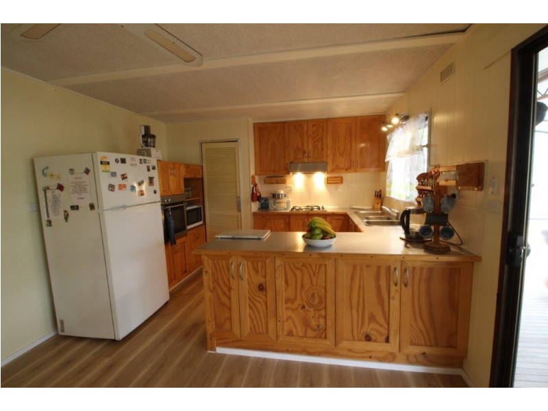 9 Lachlan Street, Boree Creek NSW 2652