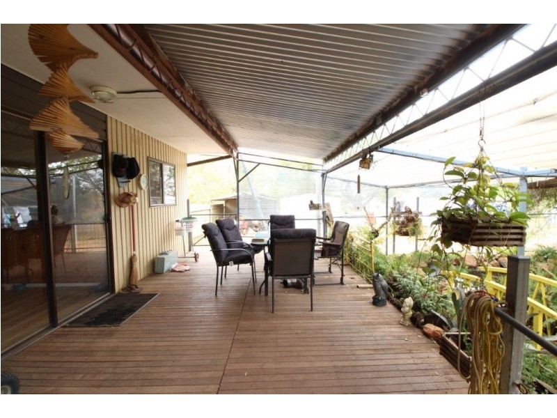 9 Lachlan Street, Boree Creek NSW 2652