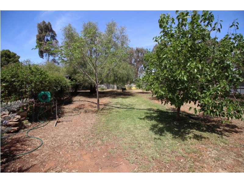 9 Lachlan Street, Boree Creek NSW 2652