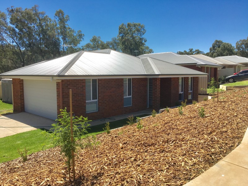 5 Hazeldene Place, Lavington NSW 2641