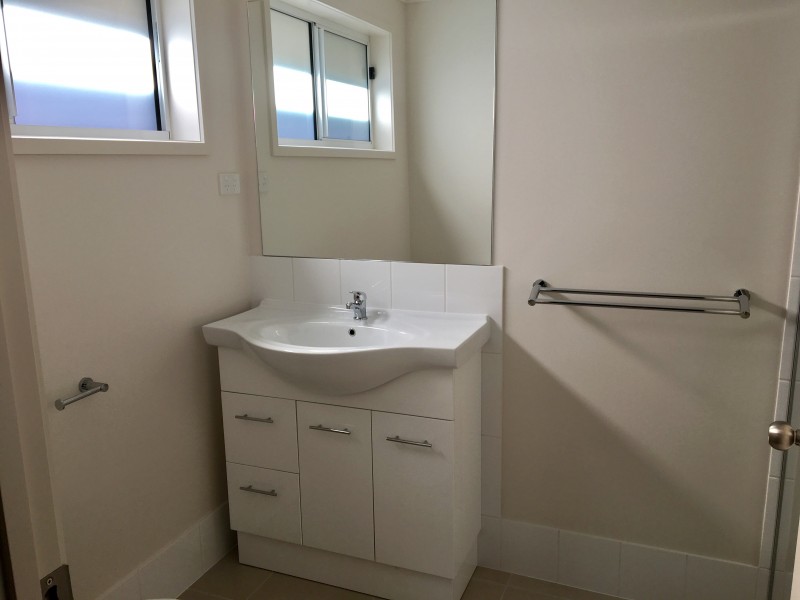 5 Hazeldene Place, Lavington NSW 2641