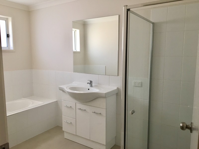 5 Hazeldene Place, Lavington NSW 2641