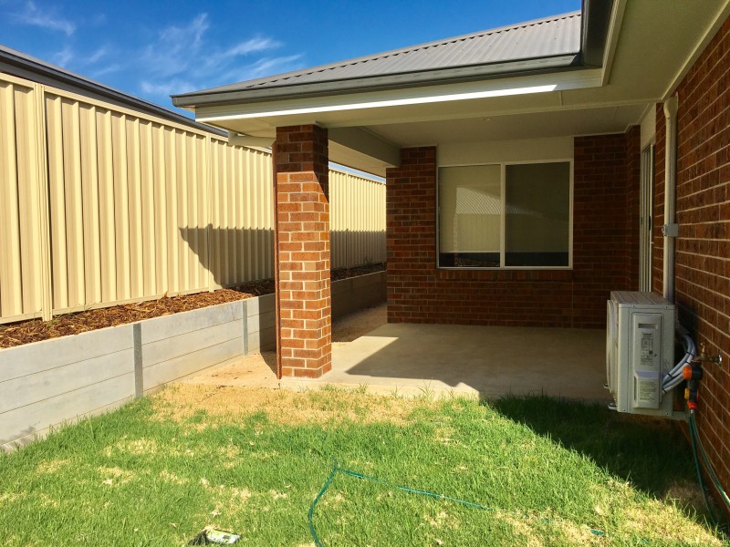 5 Hazeldene Place, Lavington NSW 2641