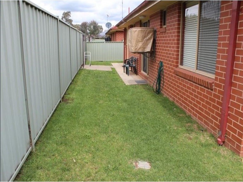 6/16 Keatinge Court, Lavington NSW 2641