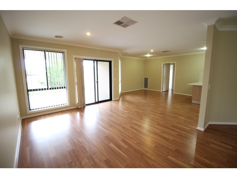 5 Prestwick Place, West Wodonga VIC 3690