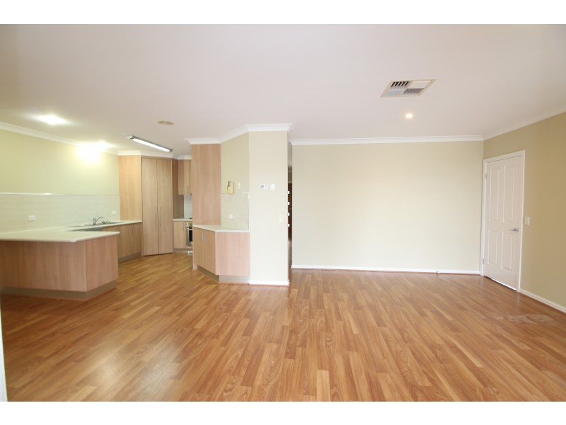 5 Prestwick Place, West Wodonga VIC 3690