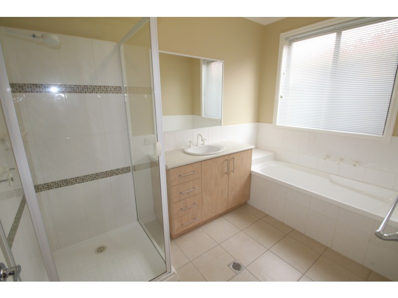 5 Prestwick Place, West Wodonga VIC 3690