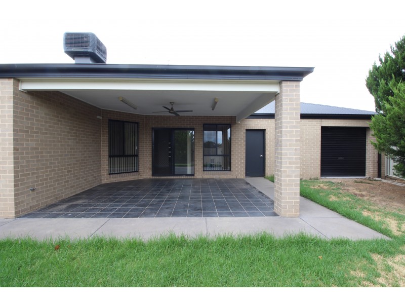 5 Prestwick Place, West Wodonga VIC 3690
