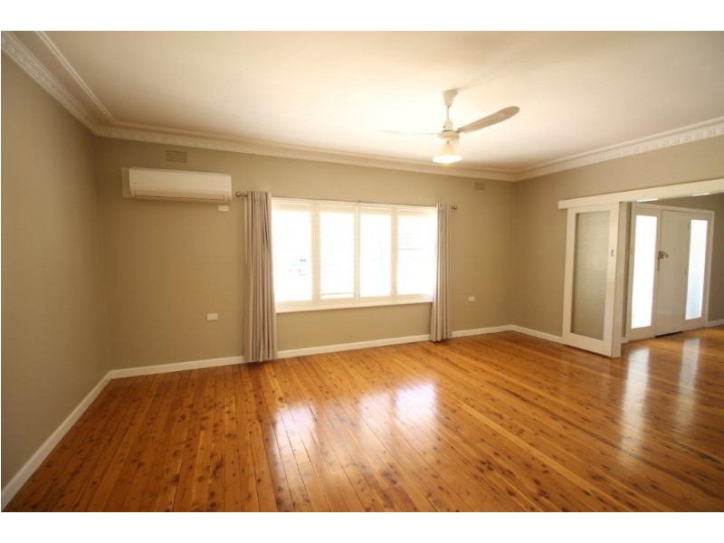 63 Urana Street, Lockhart NSW 2656