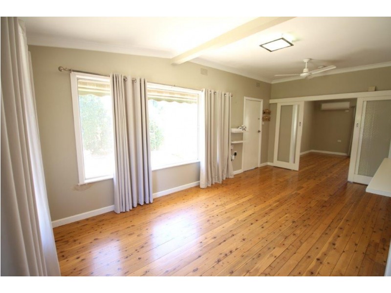 63 Urana Street, Lockhart NSW 2656