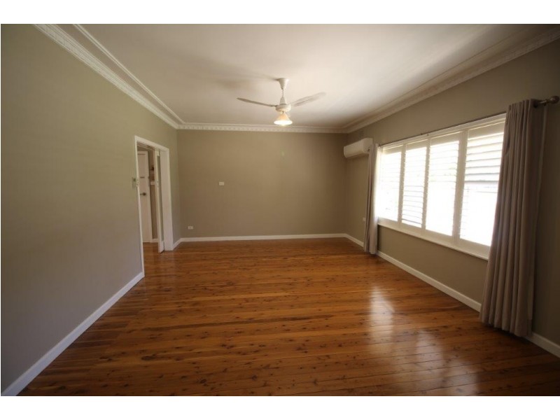 63 Urana Street, Lockhart NSW 2656