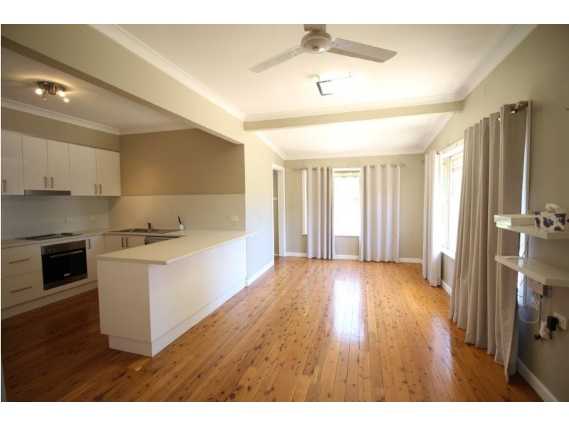63 Urana Street, Lockhart NSW 2656