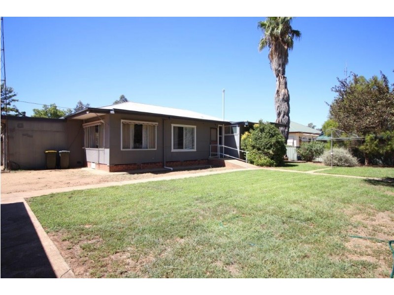 63 Urana Street, Lockhart NSW 2656