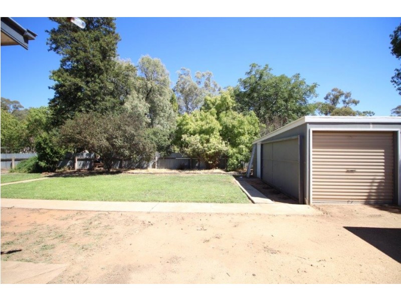 63 Urana Street, Lockhart NSW 2656