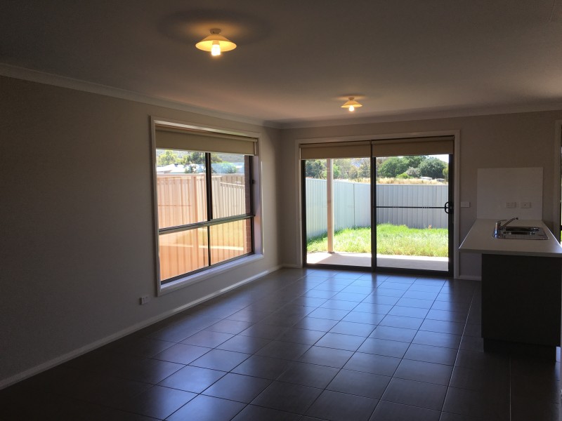 1/30 Hanrahan Street, Hamilton Valley NSW 2641