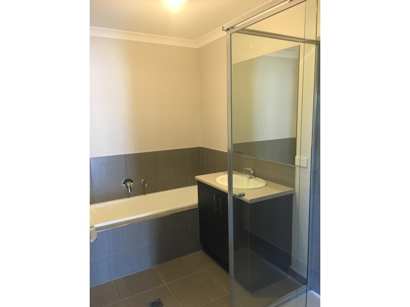 1/30 Hanrahan Street, Hamilton Valley NSW 2641