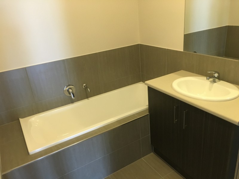 1/30 Hanrahan Street, Hamilton Valley NSW 2641