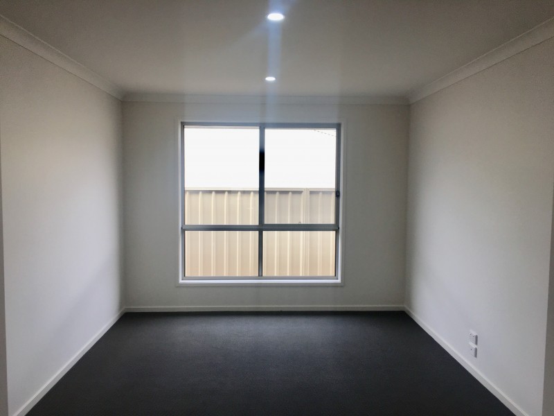 13 Royce Crescent, Lavington NSW 2641