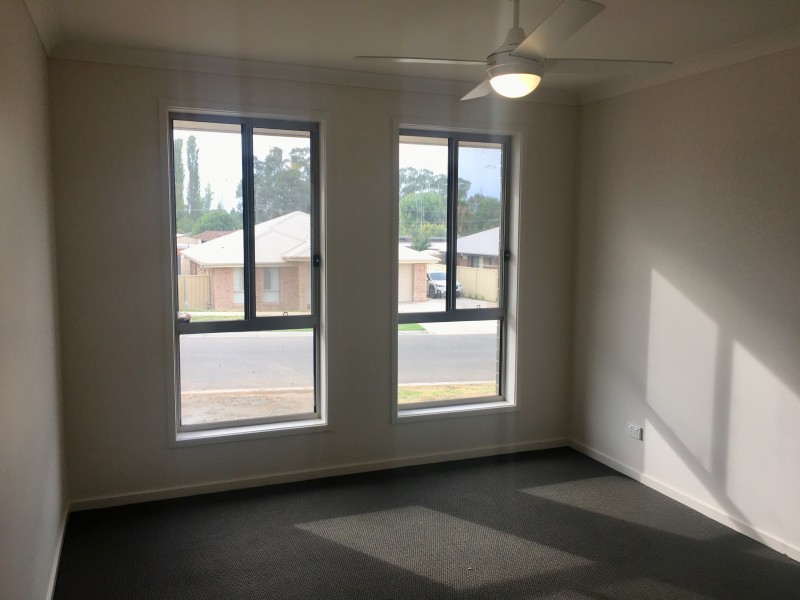 13 Royce Crescent, Lavington NSW 2641