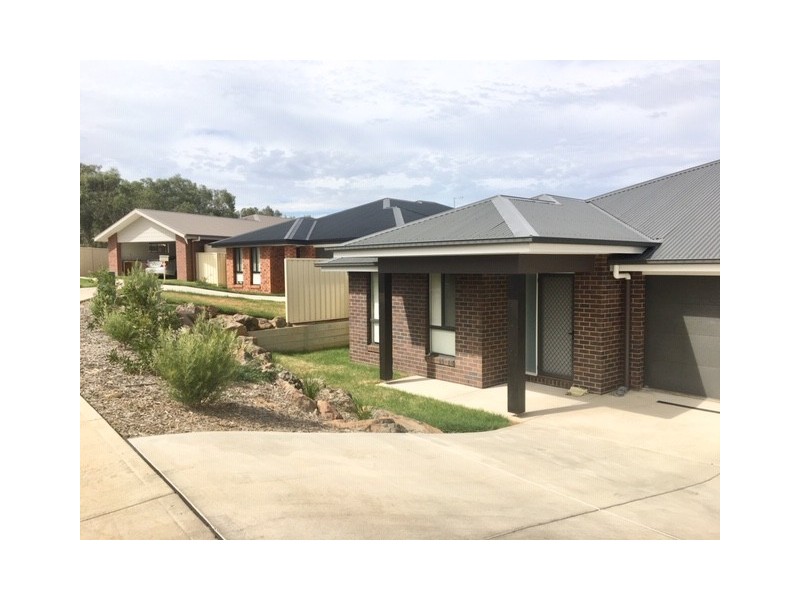 18a Royce Crescent, Lavington NSW 2641