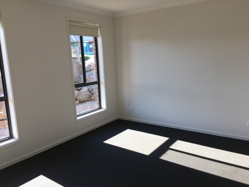 18a Royce Crescent, Lavington NSW 2641