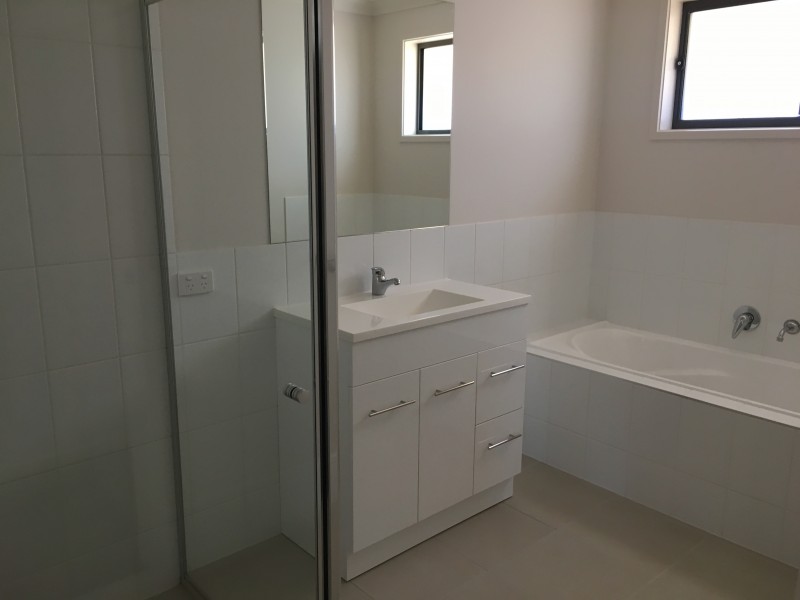 18a Royce Crescent, Lavington NSW 2641