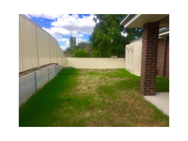 18a Royce Crescent, Lavington NSW 2641